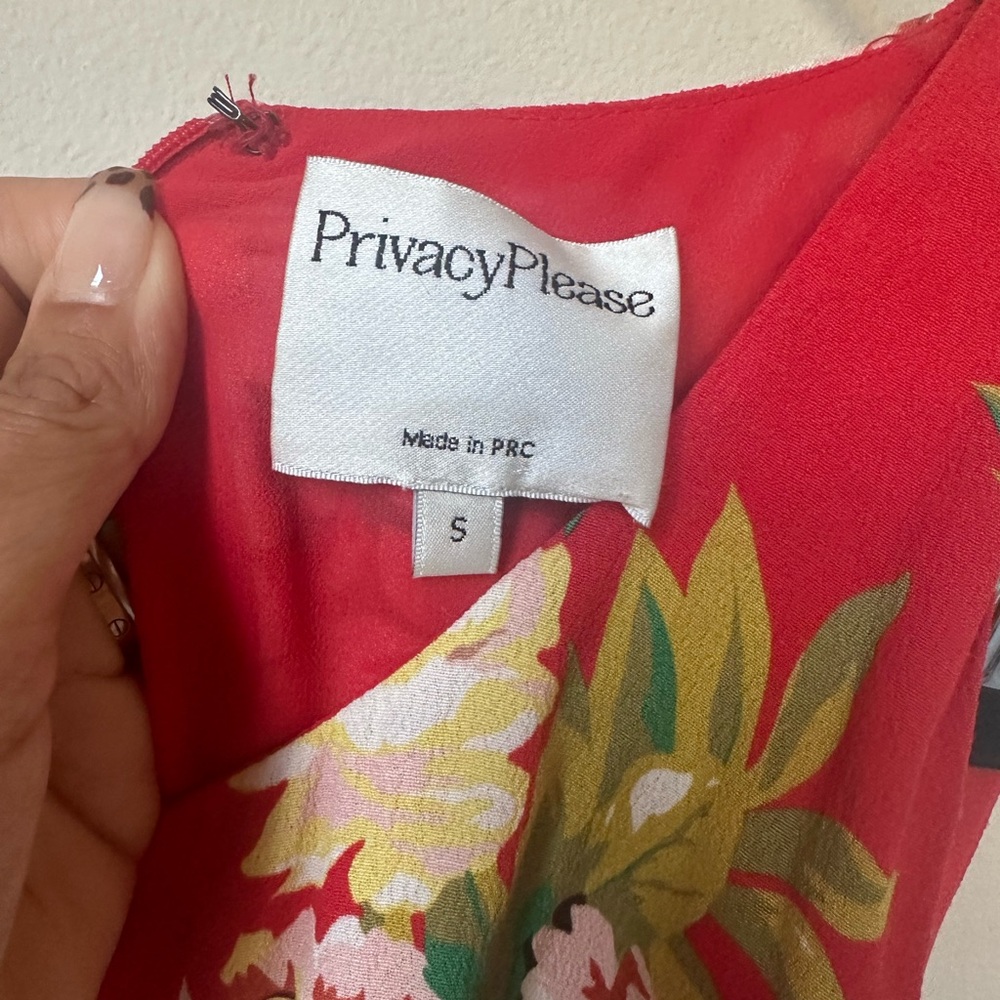 Privacy Please gorgeous red floral romper s - Picture 4 of 5
